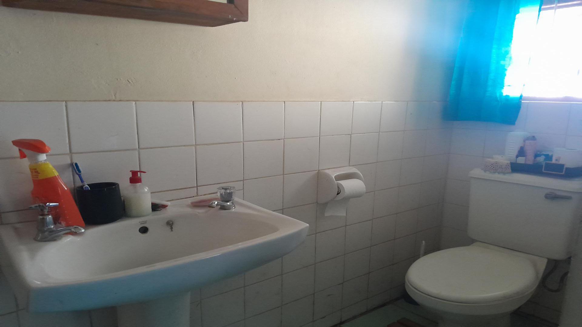 Bathroom 2 of property in Valleisig