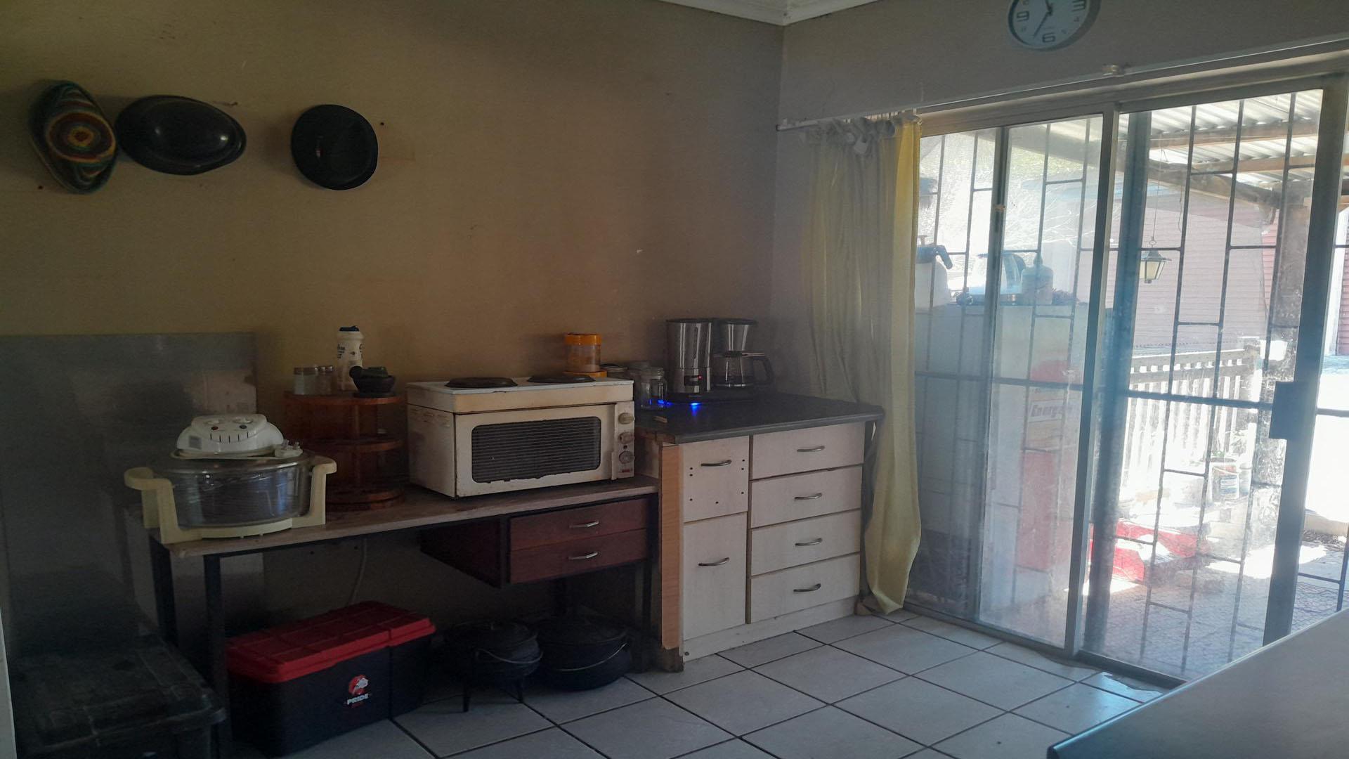 Kitchen of property in Valleisig