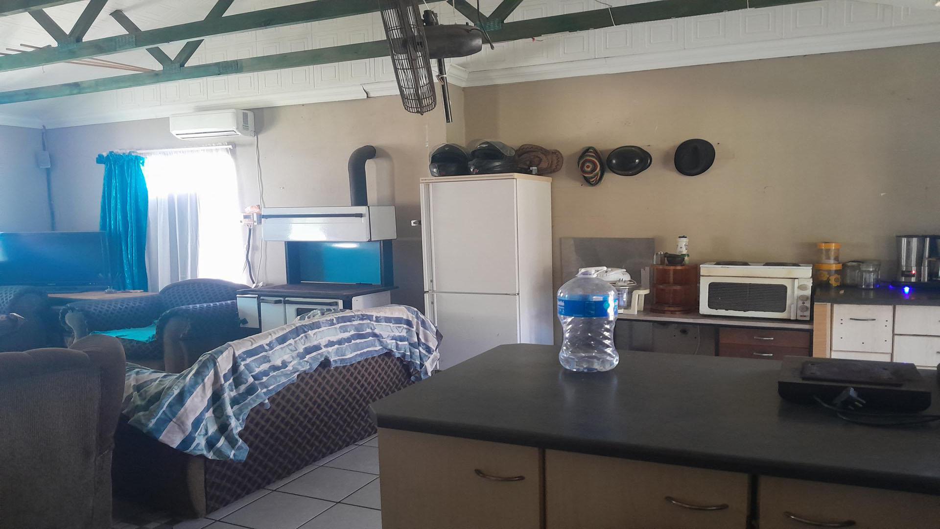 Kitchen of property in Valleisig