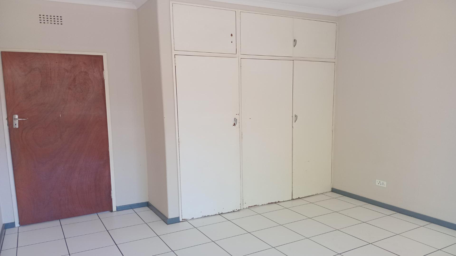 Bed Room 1 of property in Lyndhurst