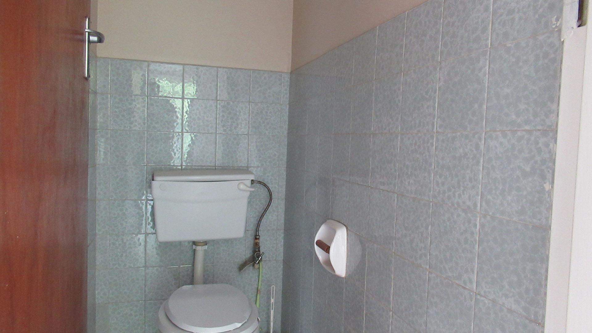 Bathroom 1 - 19 square meters of property in Lyndhurst