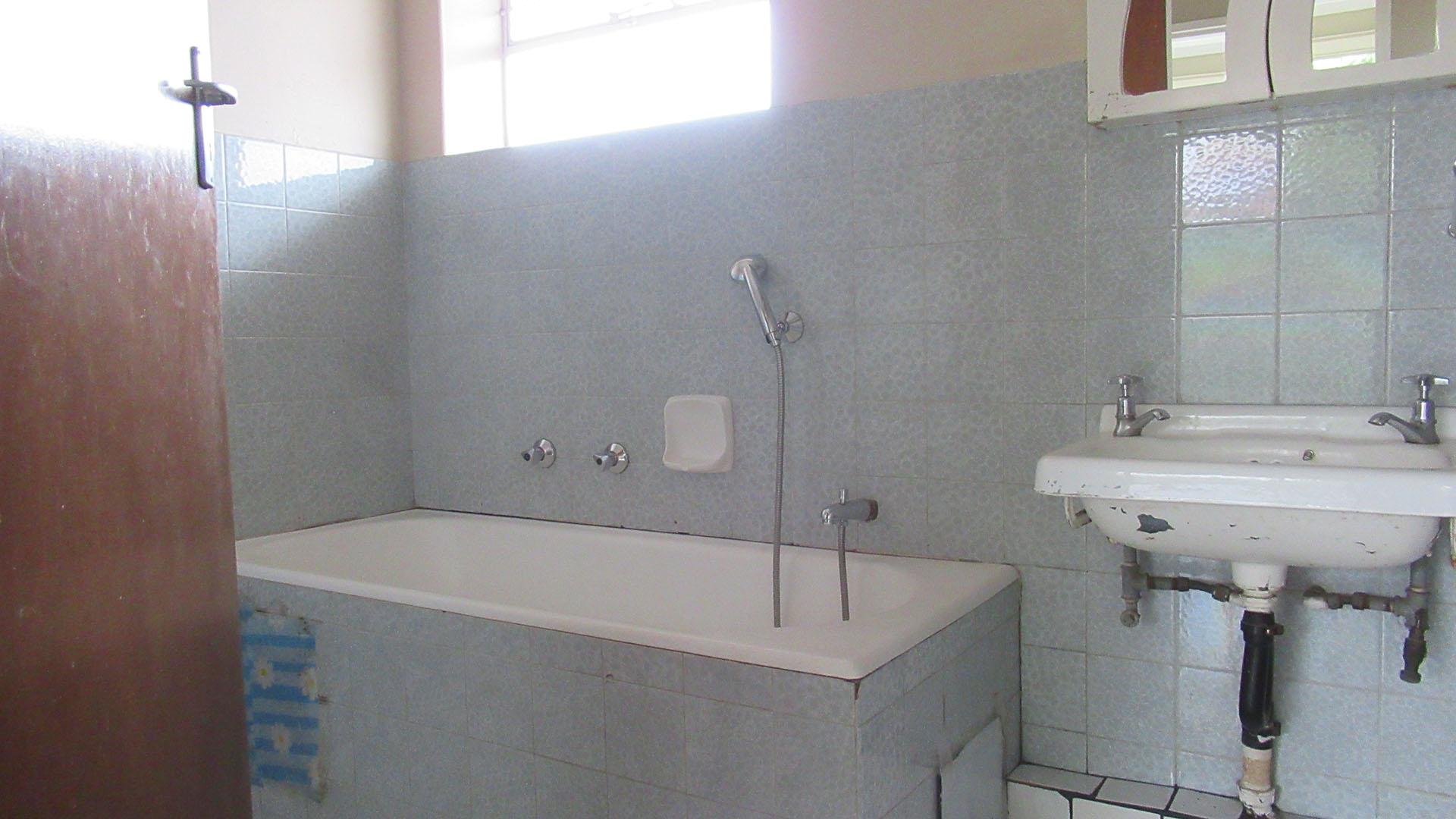 Bathroom 1 - 19 square meters of property in Lyndhurst