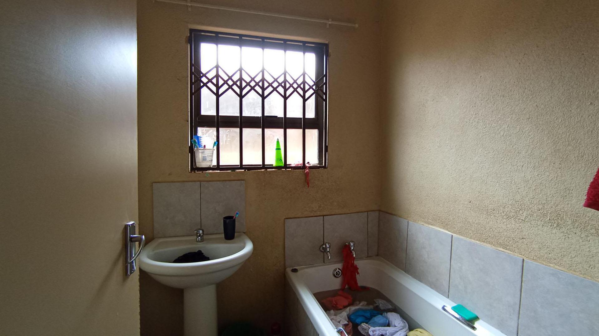 Bathroom 1 - 5 square meters of property in Soshanguve East