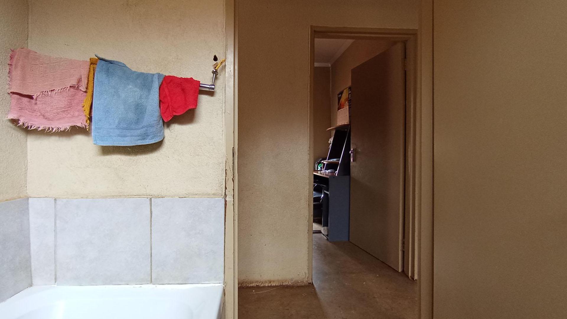 Bathroom 1 - 5 square meters of property in Soshanguve East