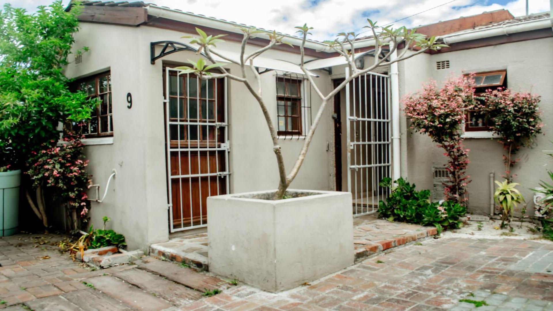 Front View of property in Lentegeur