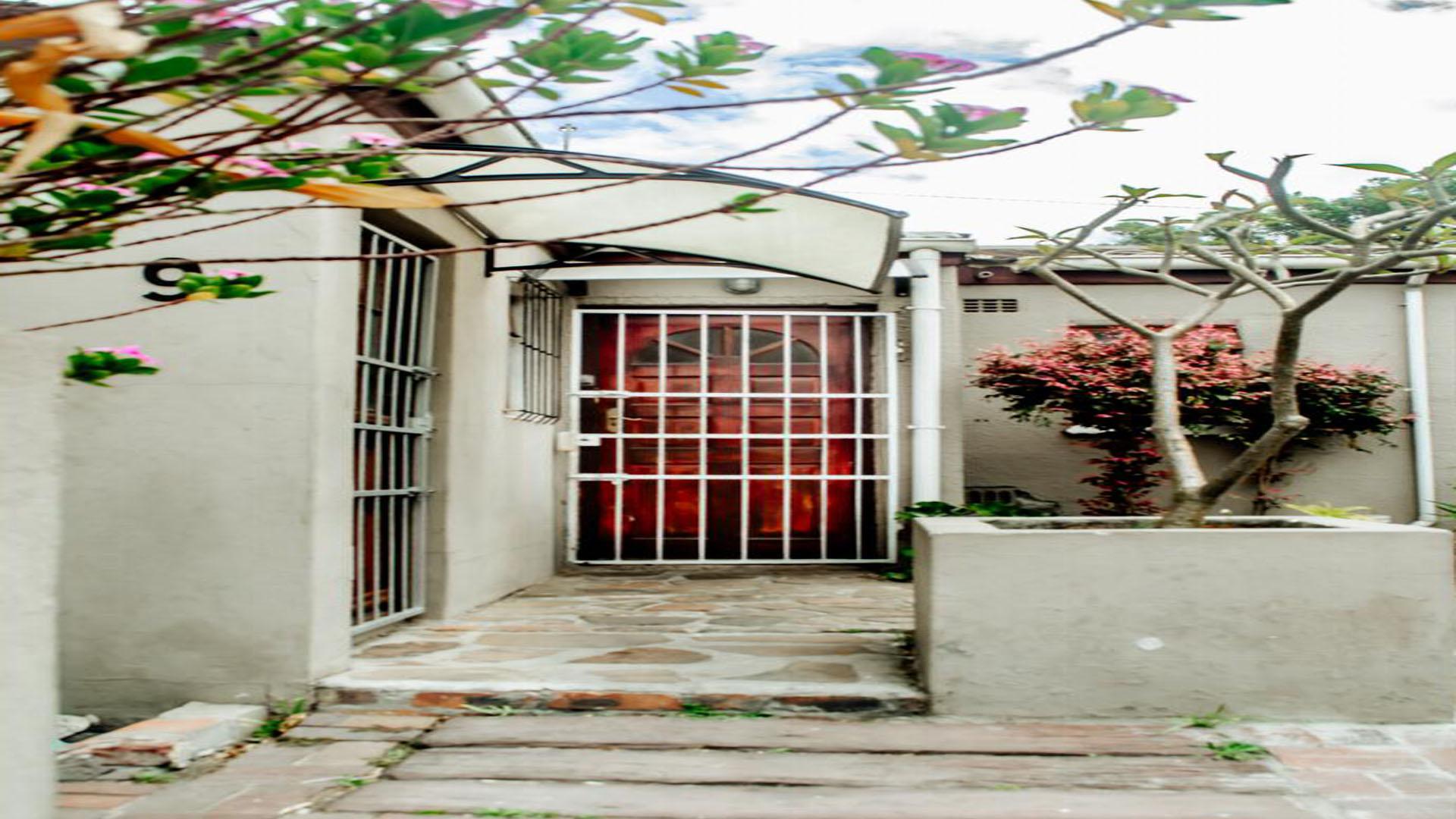 Front View of property in Lentegeur