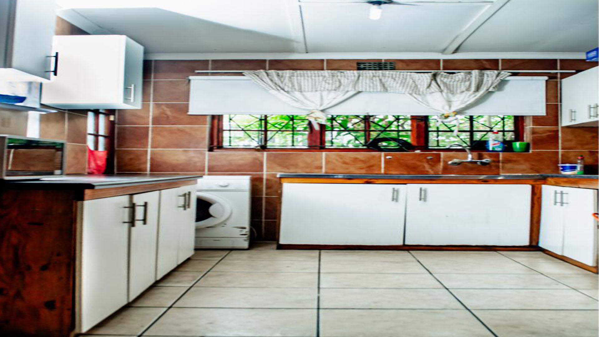 Kitchen of property in Lentegeur