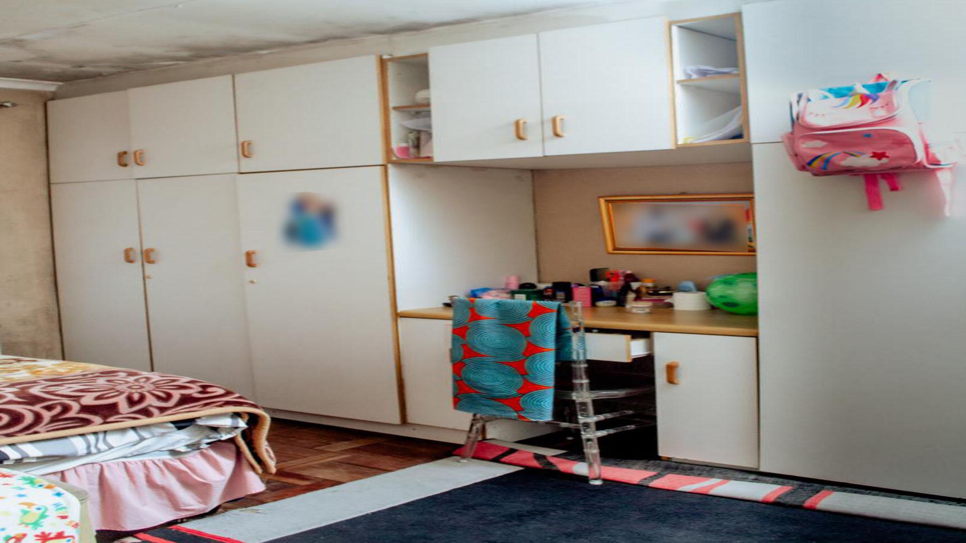 Bed Room 1 of property in Lentegeur