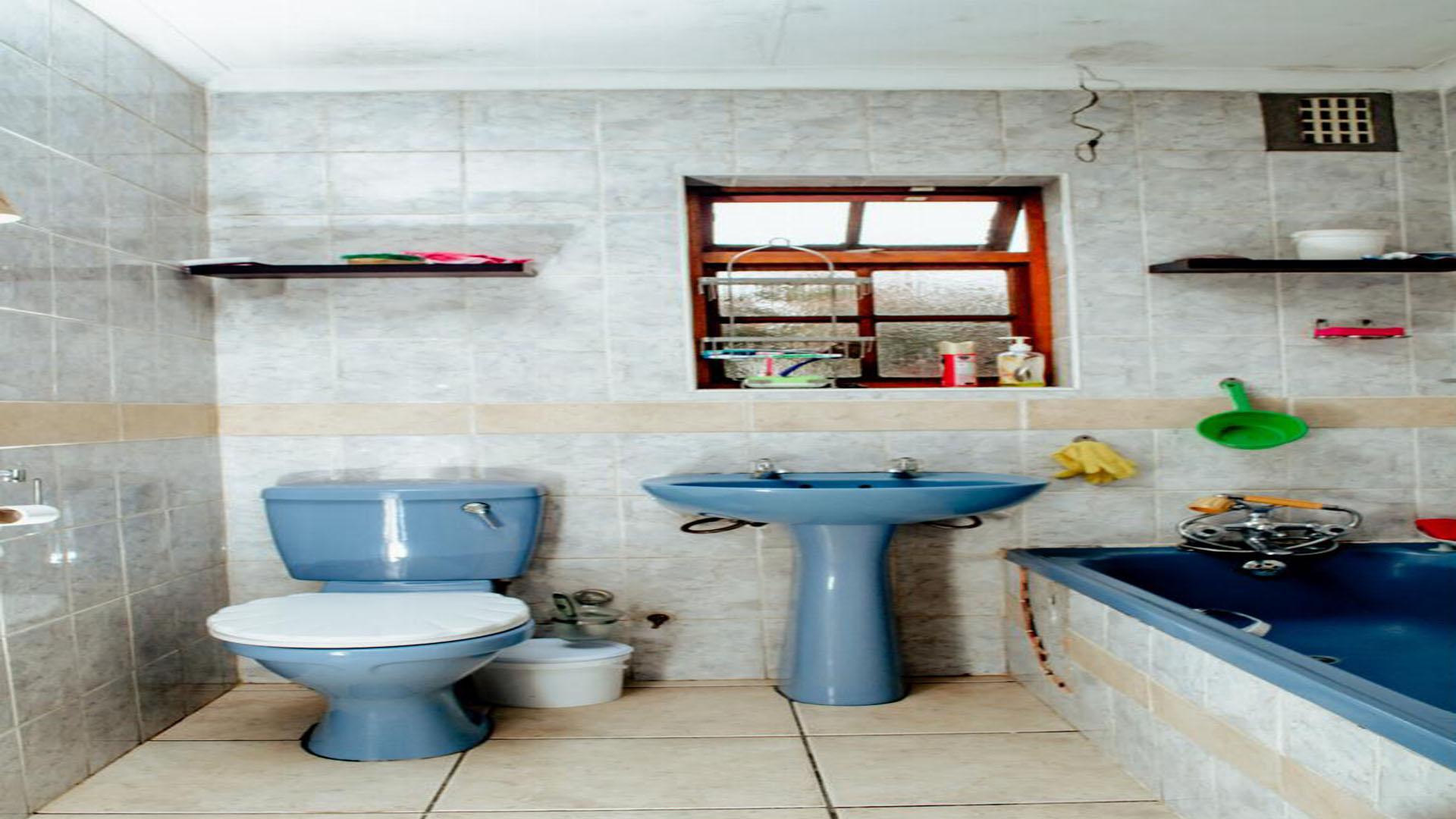 Bathroom 1 of property in Lentegeur