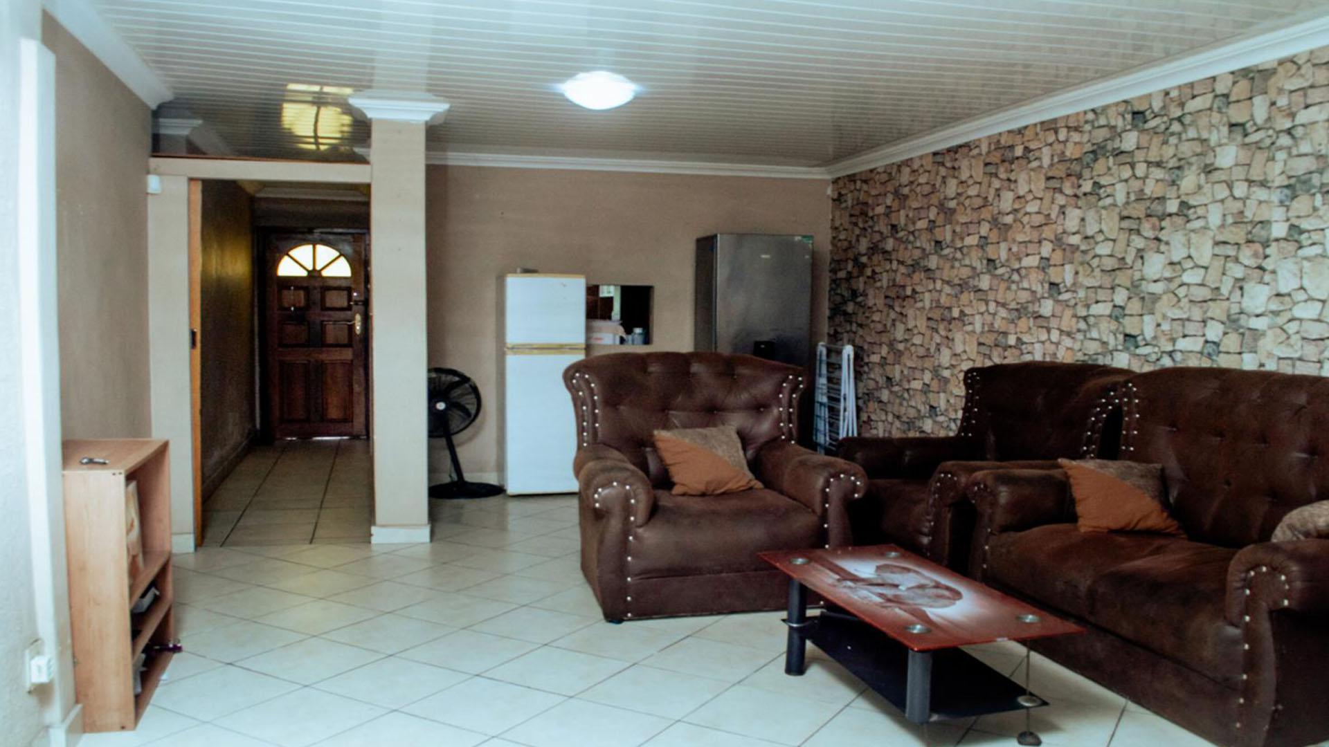 Lounges of property in Lentegeur