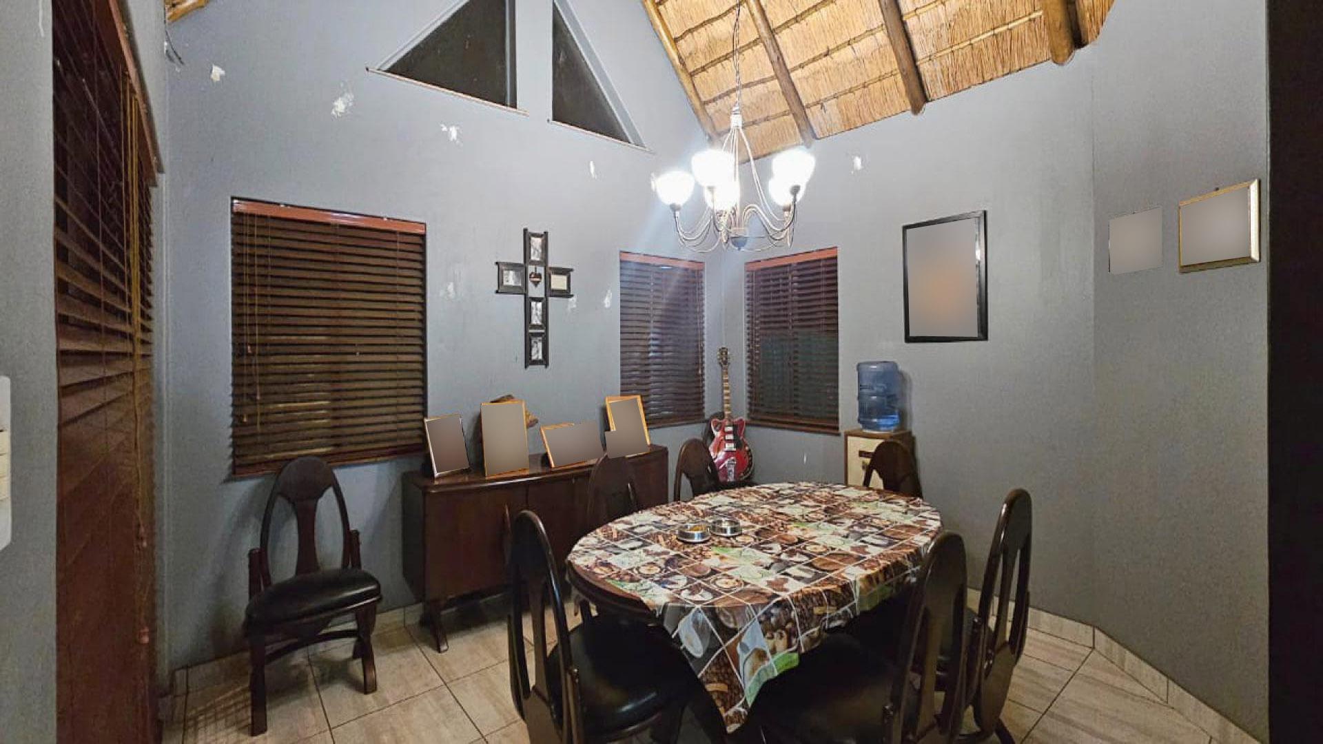 Dining Room of property in Doornpoort