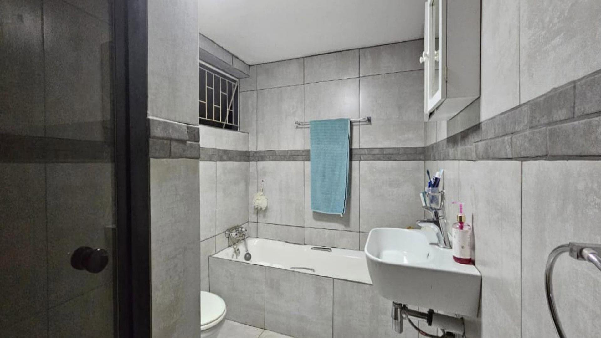 Bathroom 2 of property in Doornpoort