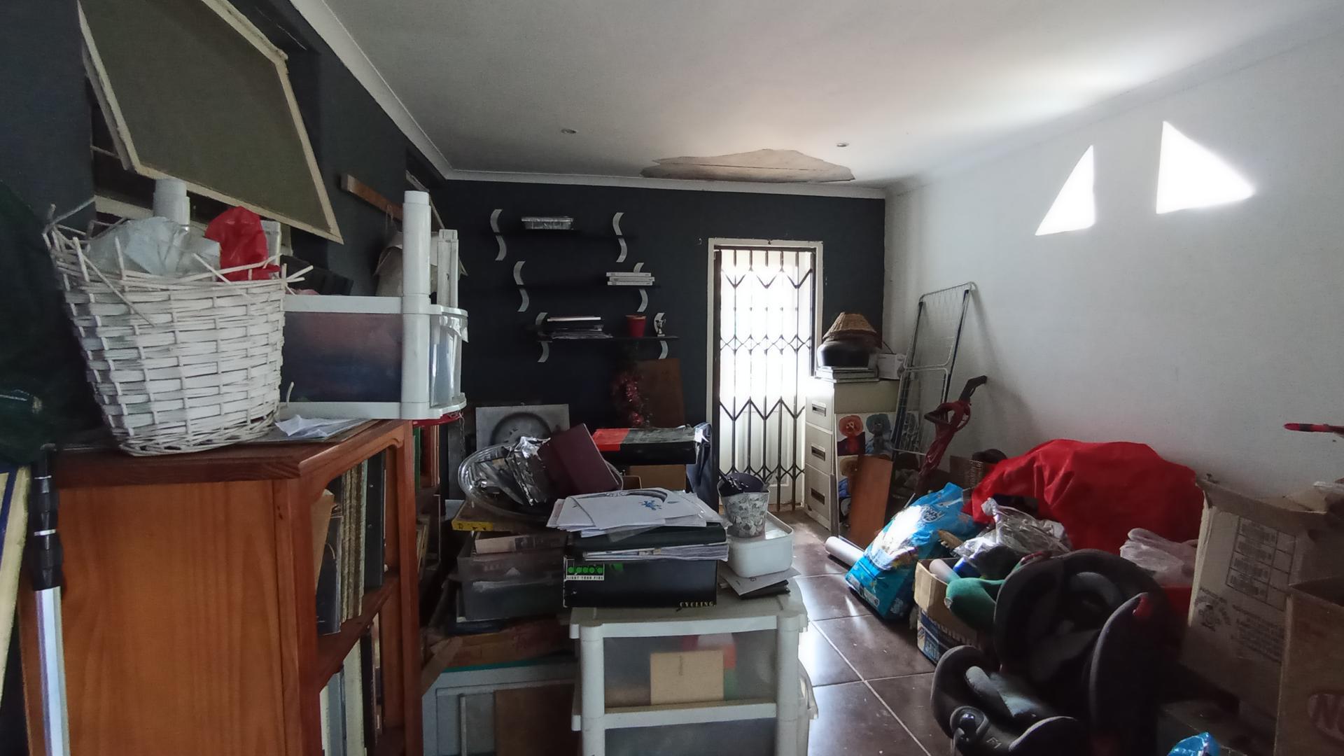 Study - 17 square meters of property in Doornpoort