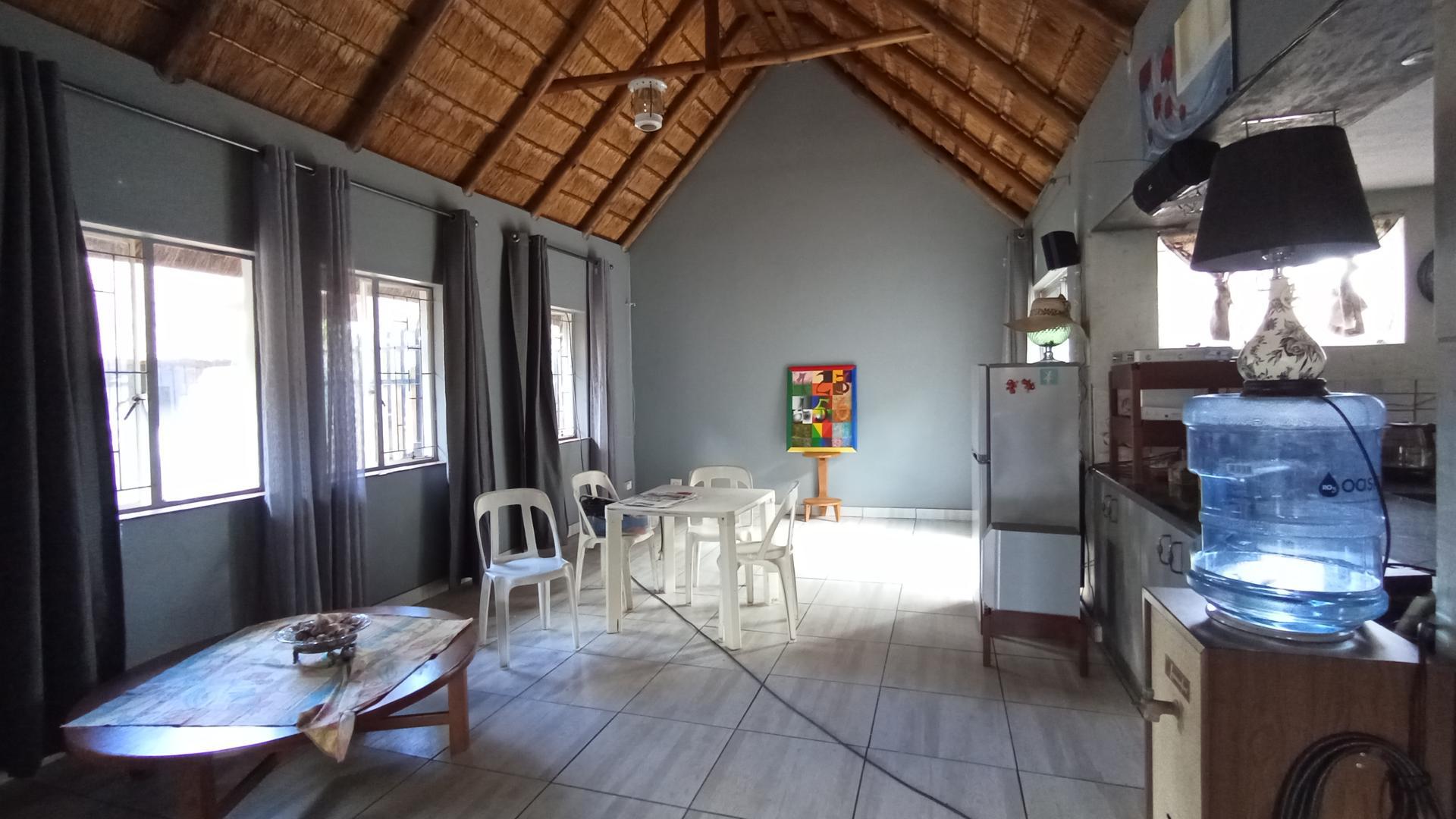 Lounges - 34 square meters of property in Doornpoort