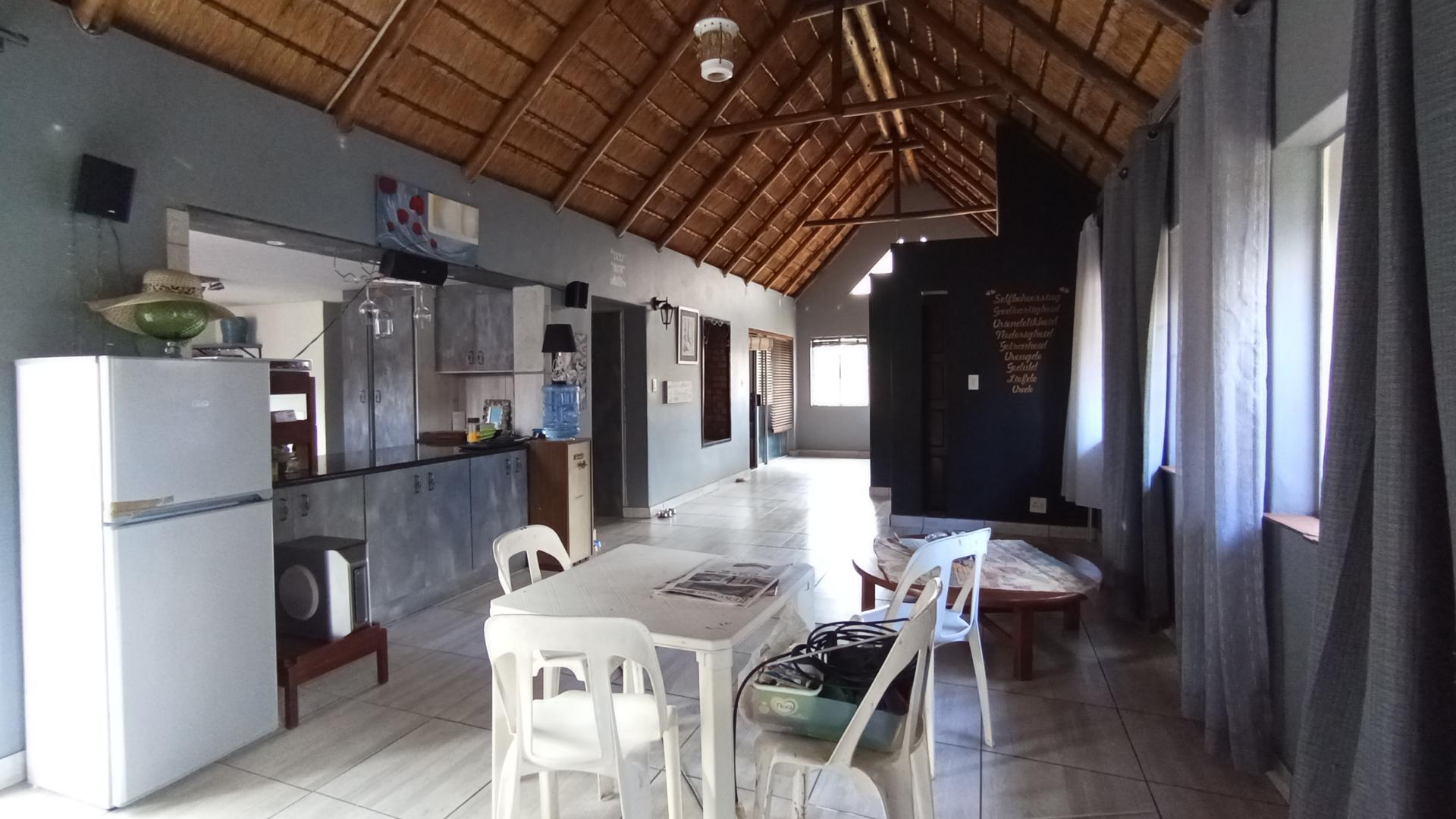 Lounges - 34 square meters of property in Doornpoort