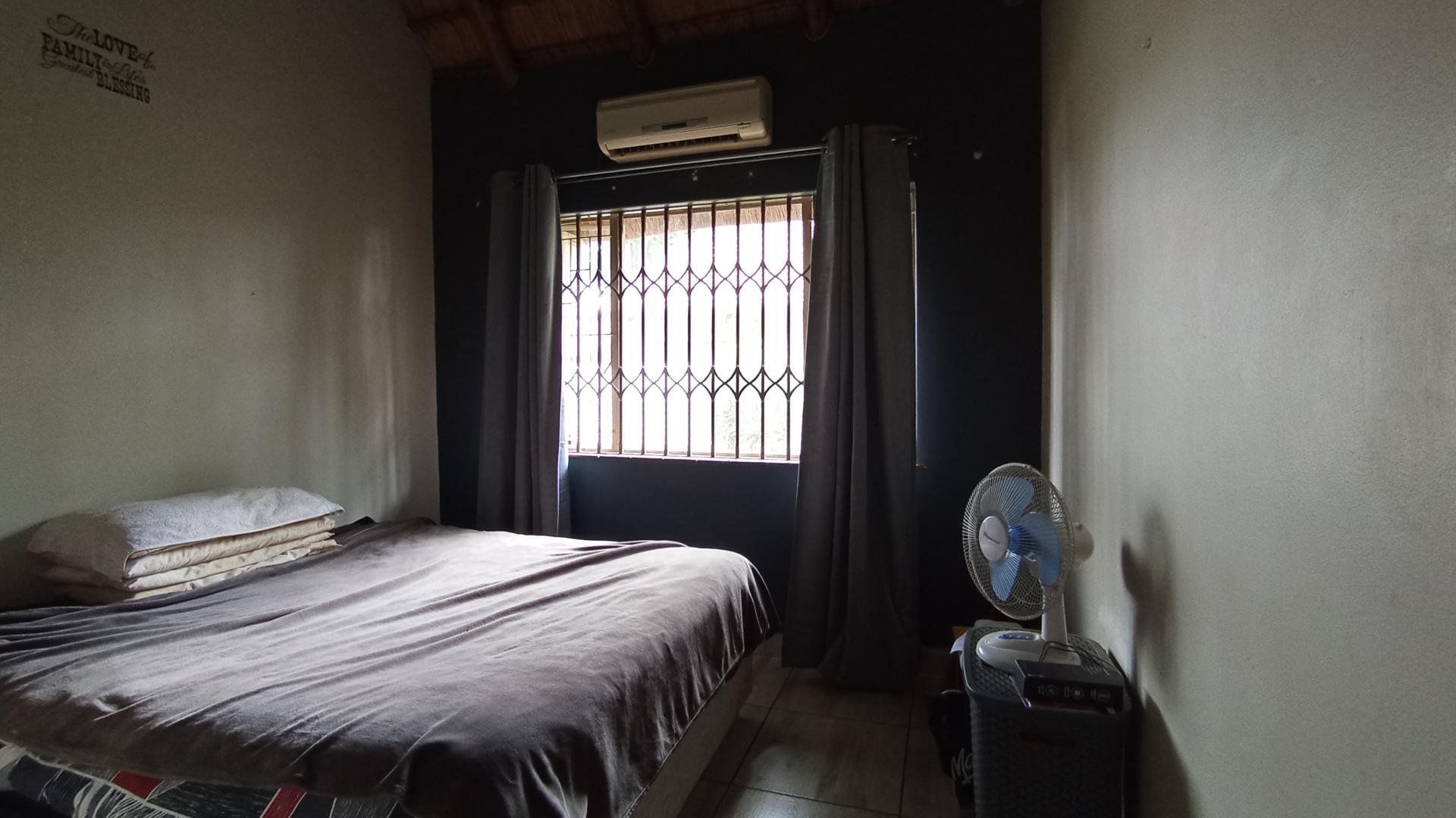 Bed Room 2 - 12 square meters of property in Doornpoort