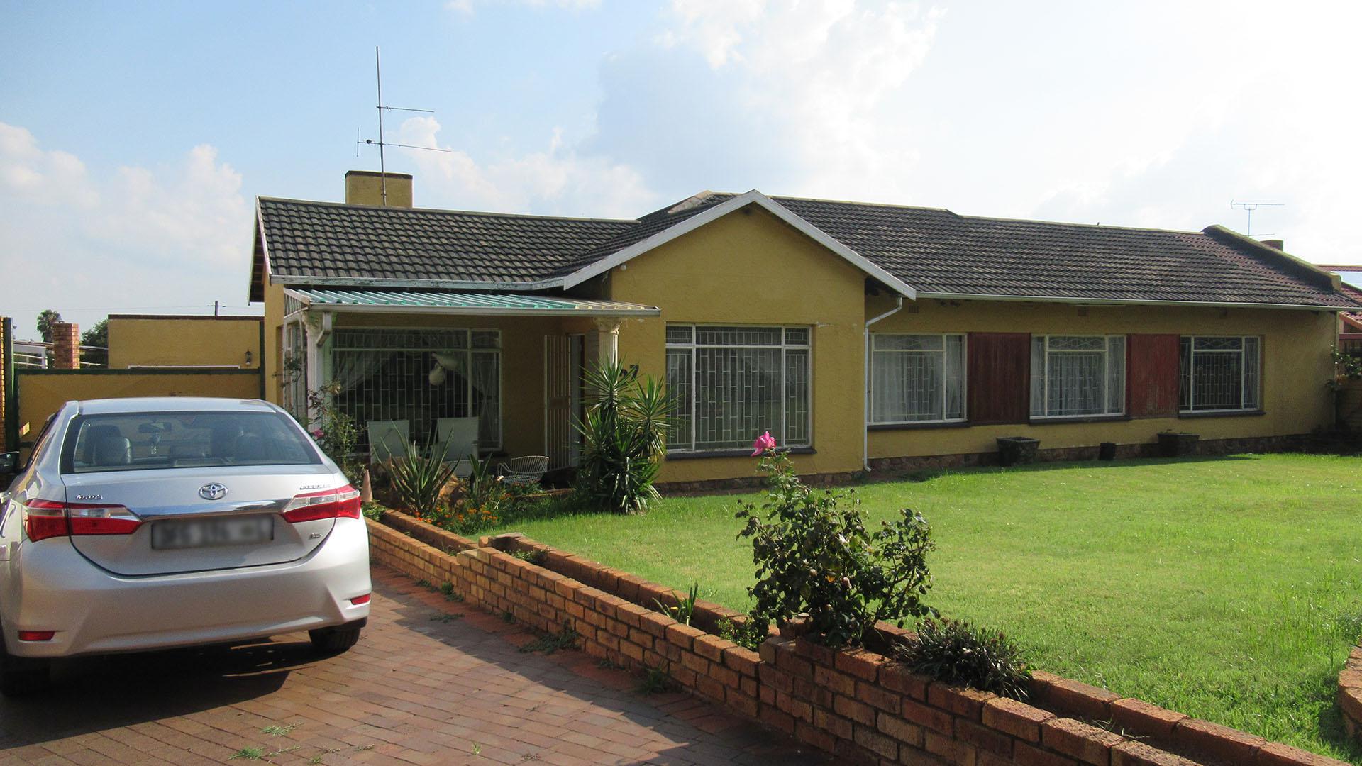 Front View of property in Elspark