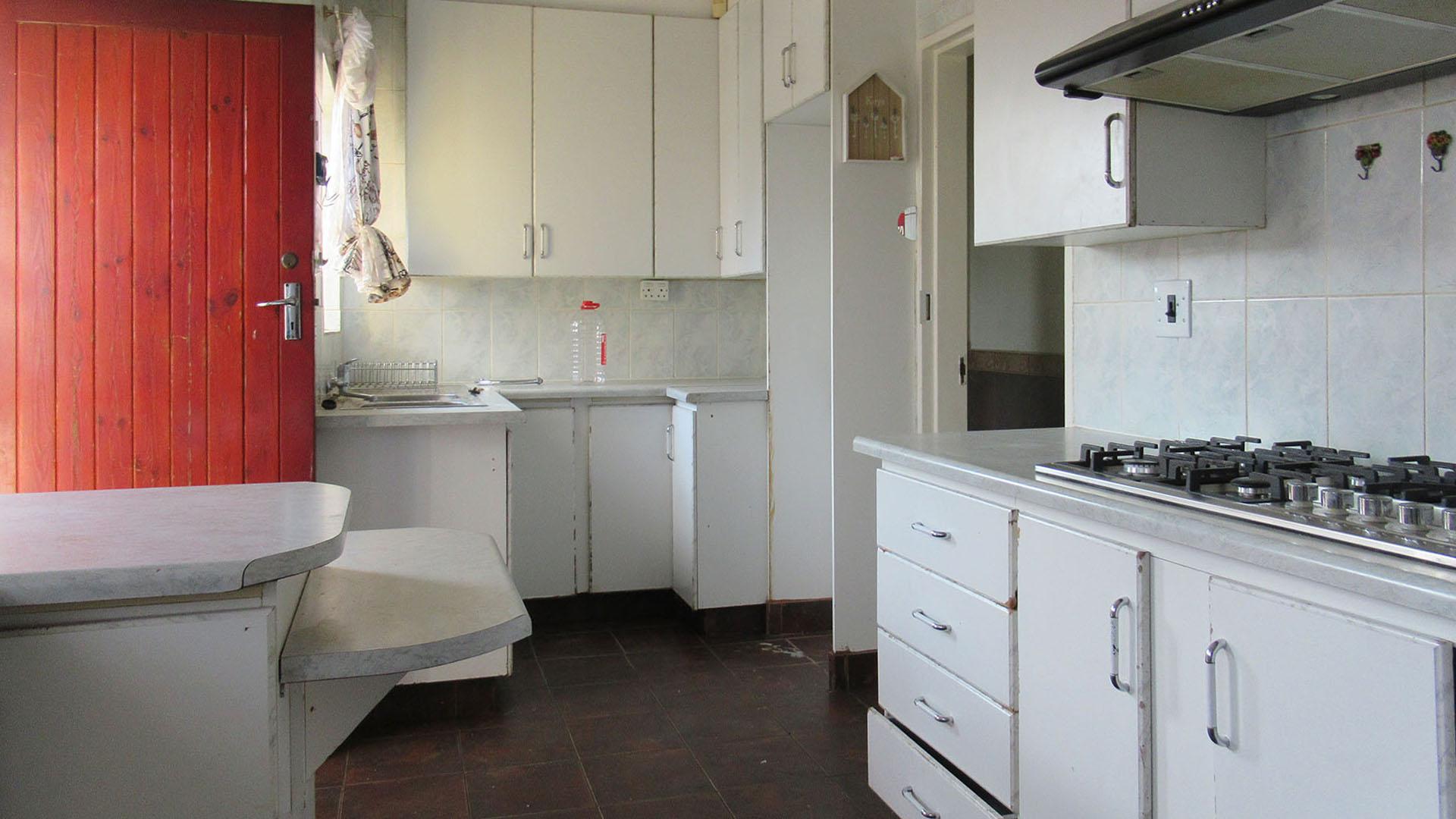 Kitchen - 13 square meters of property in Elspark