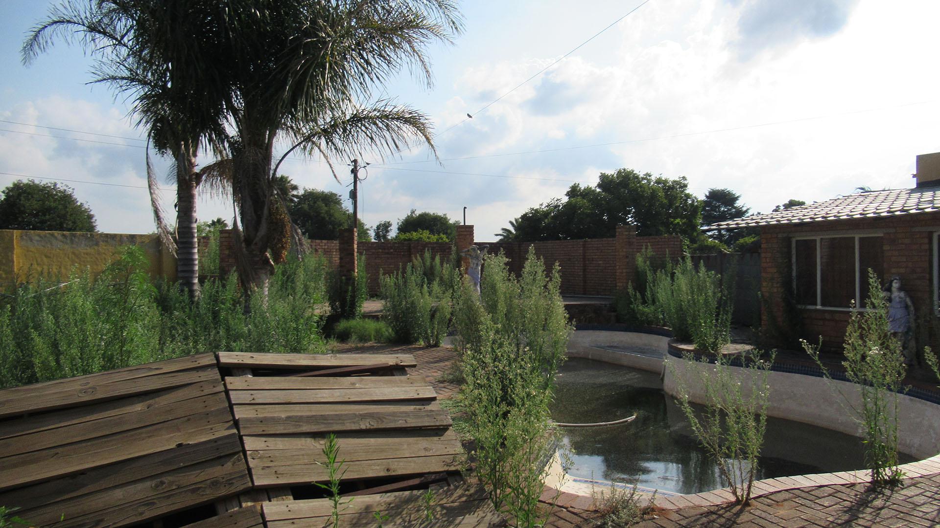 Backyard of property in Elspark