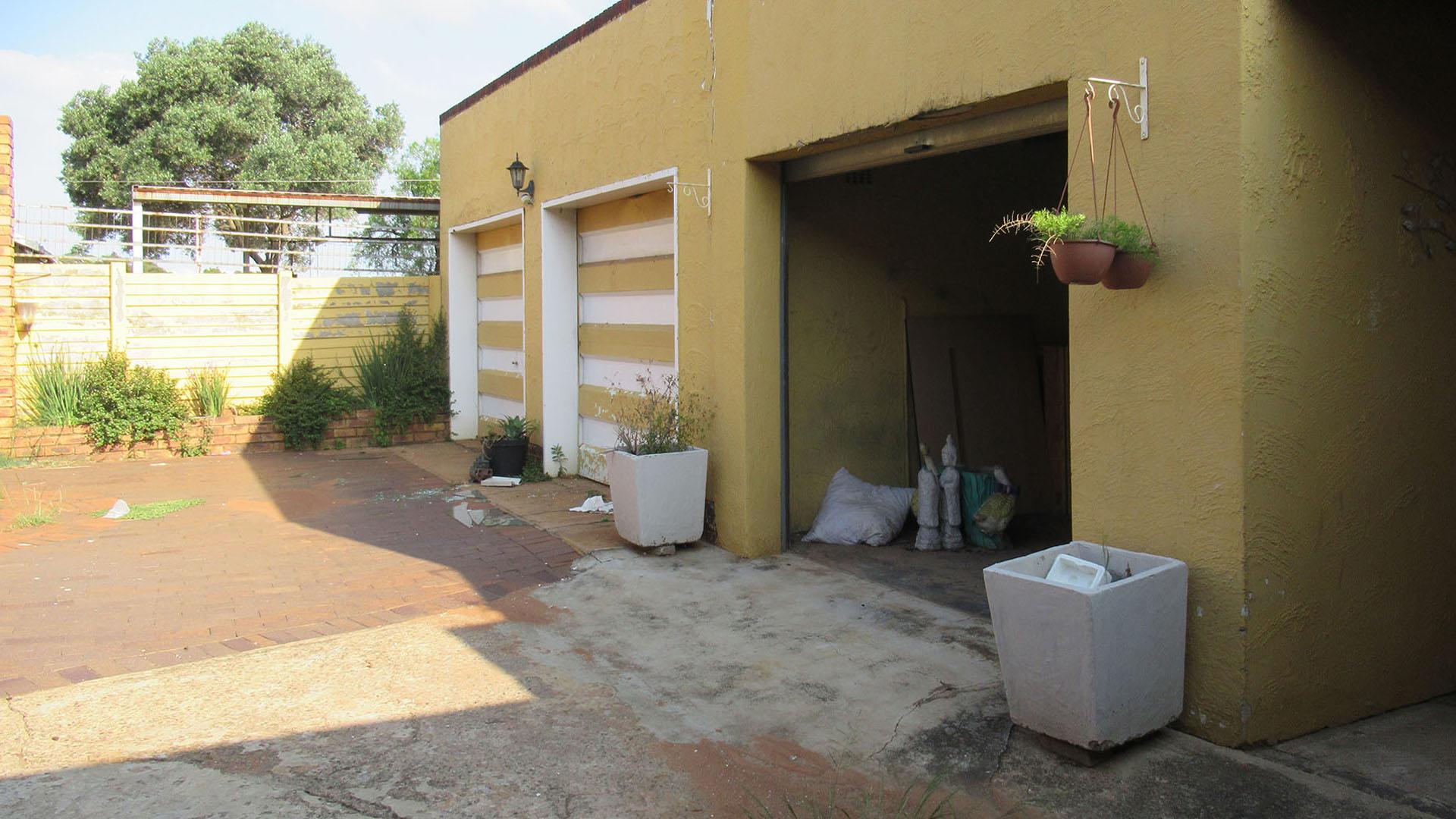 Backyard of property in Elspark