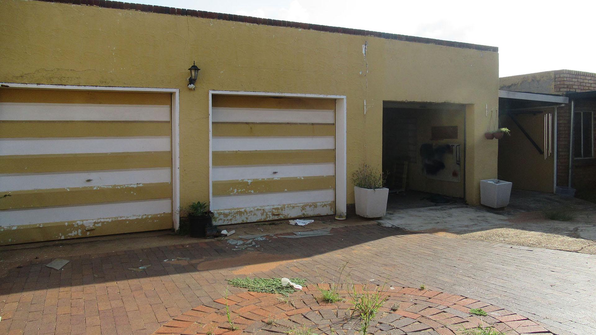 Backyard of property in Elspark