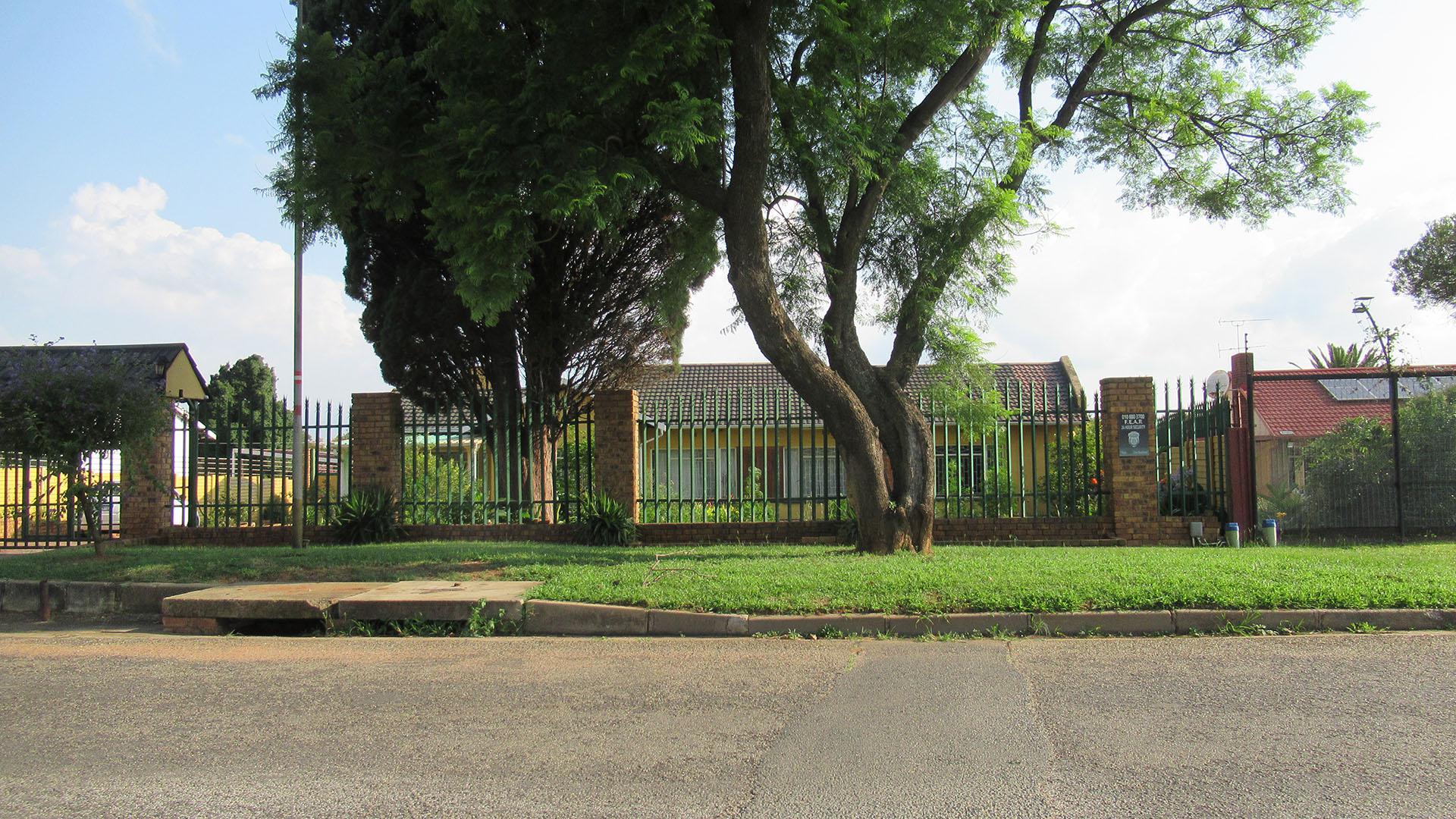 Front View of property in Elspark