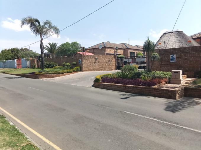 2 Bedroom Sectional Title for Sale For Sale in Honeydew Manor - MR697847