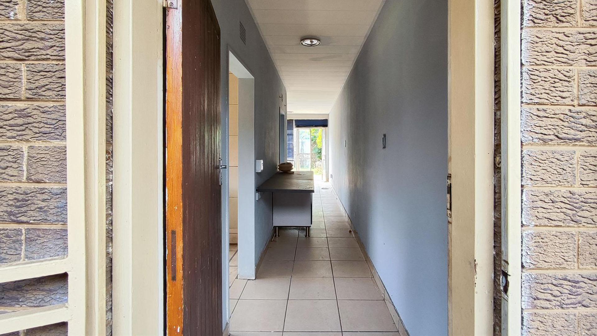 Spaces - 8 square meters of property in Ravensklip