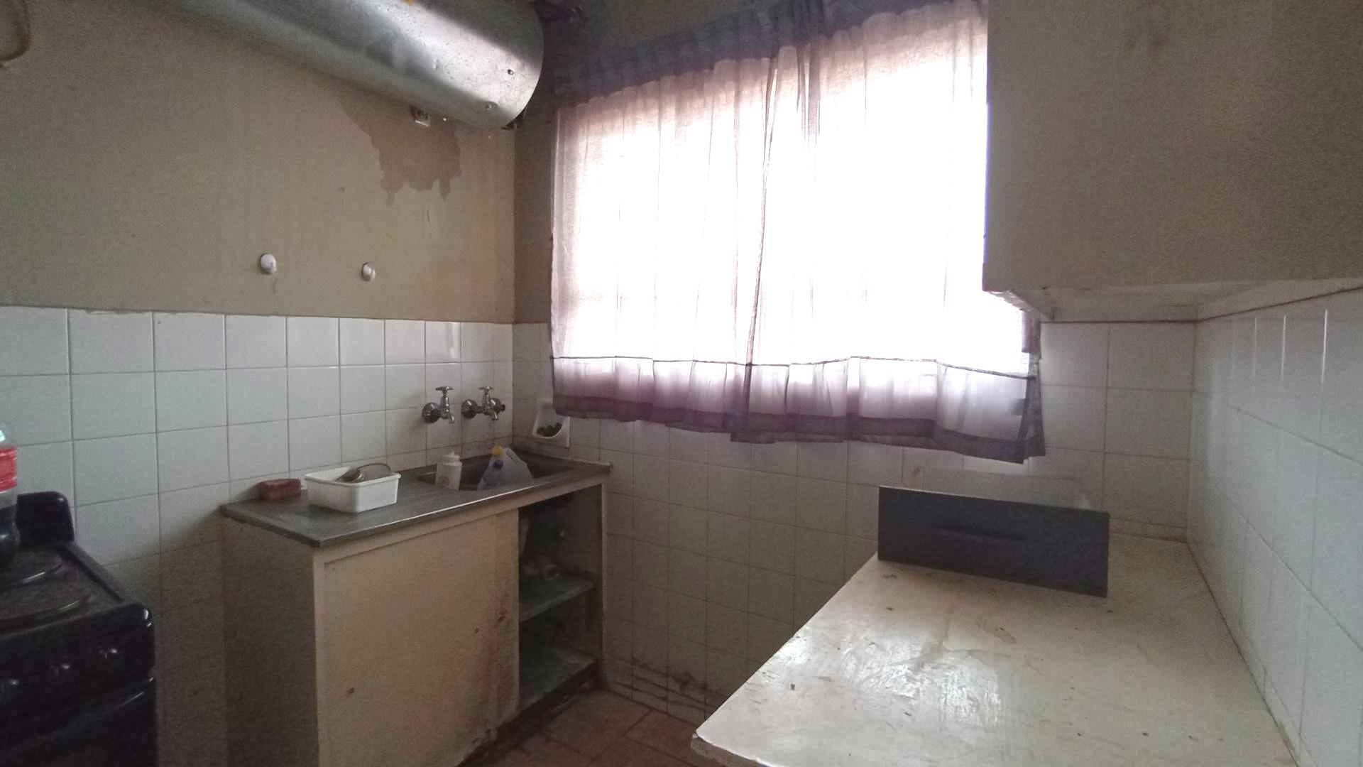 Kitchen - 9 square meters of property in Horison View