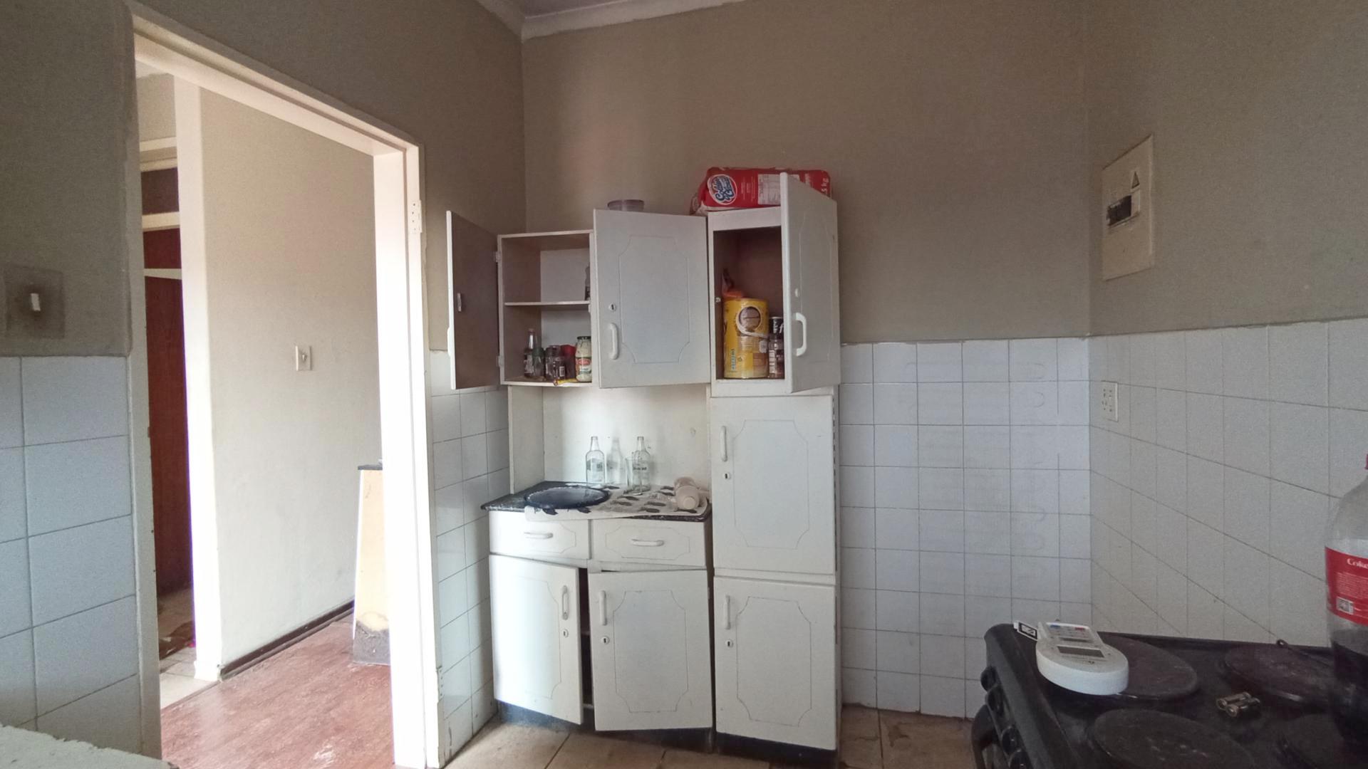 Kitchen - 9 square meters of property in Horison View