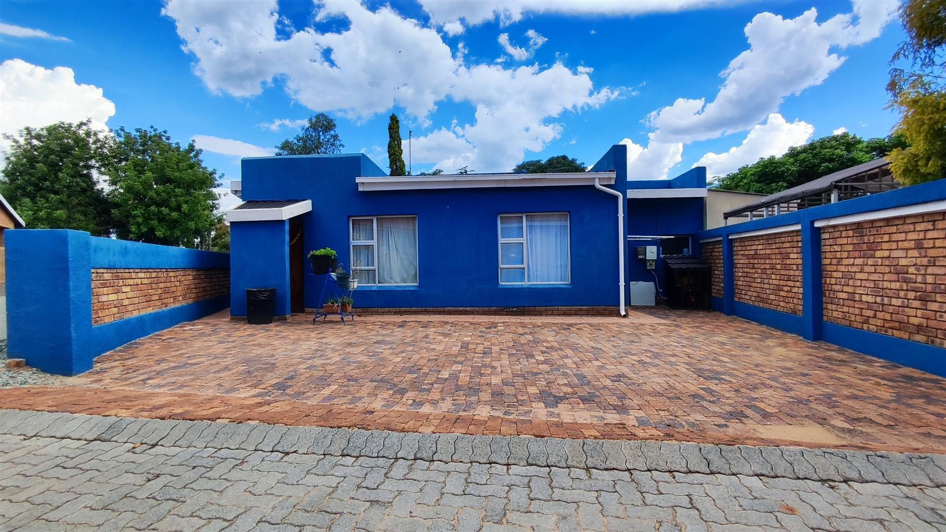 Spaces - 7 square meters of property in Vaalmarina