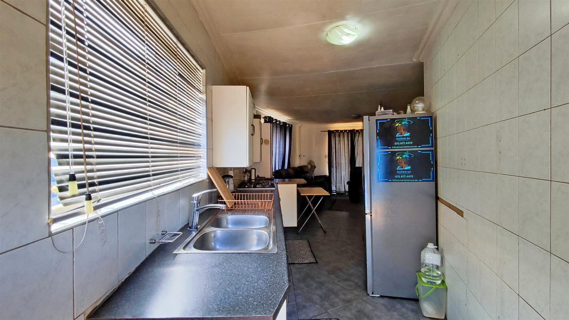 Kitchen - 16 square meters of property in Vaalmarina