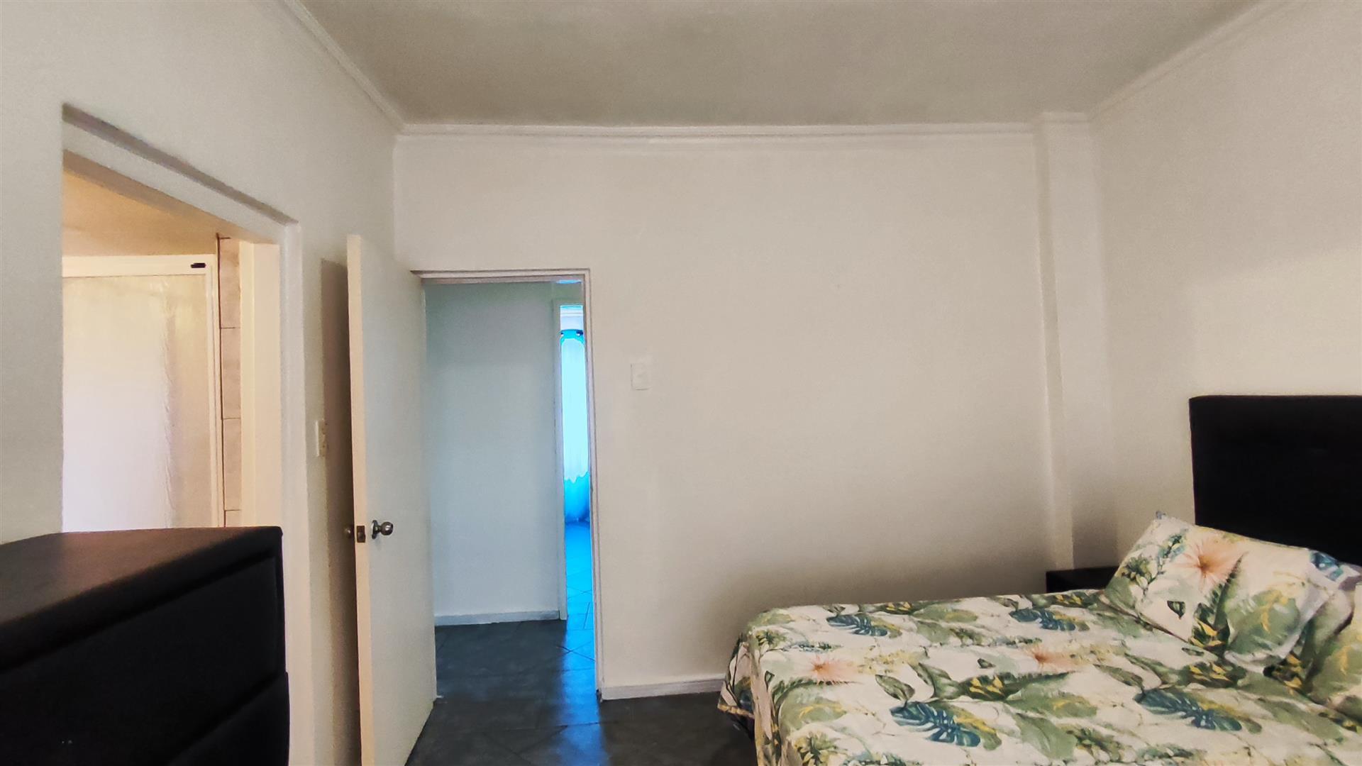 Main Bedroom - 15 square meters of property in Vaalmarina