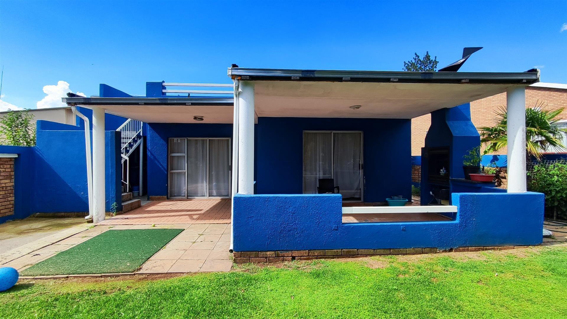 Front View of property in Vaalmarina