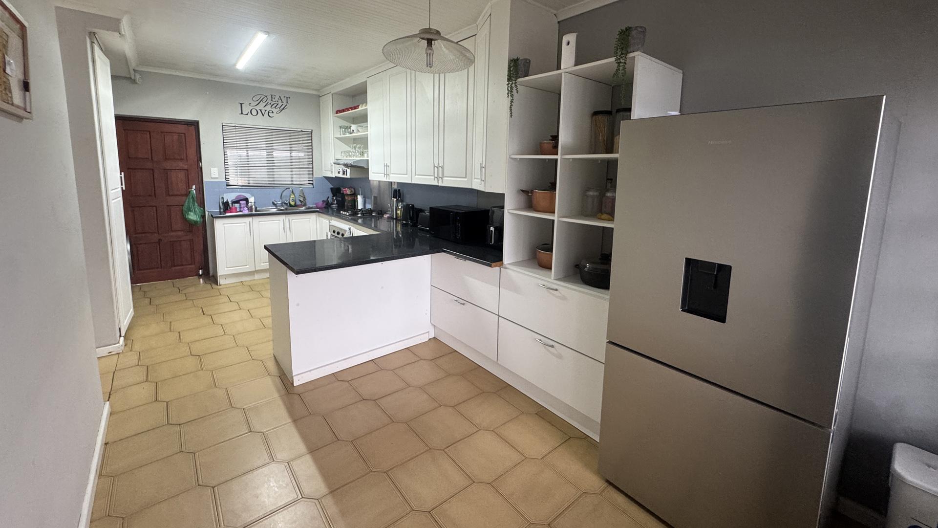 Kitchen of property in Gonubie