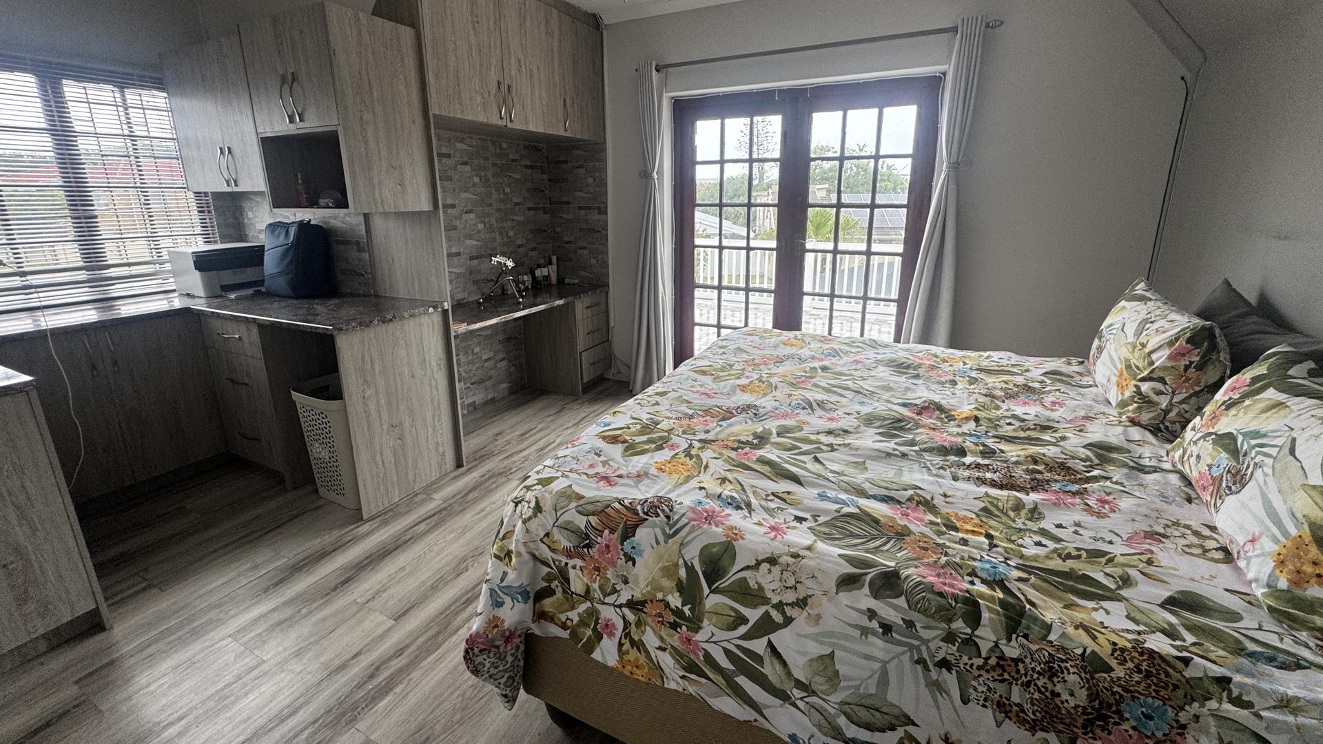 Bed Room 1 of property in Gonubie