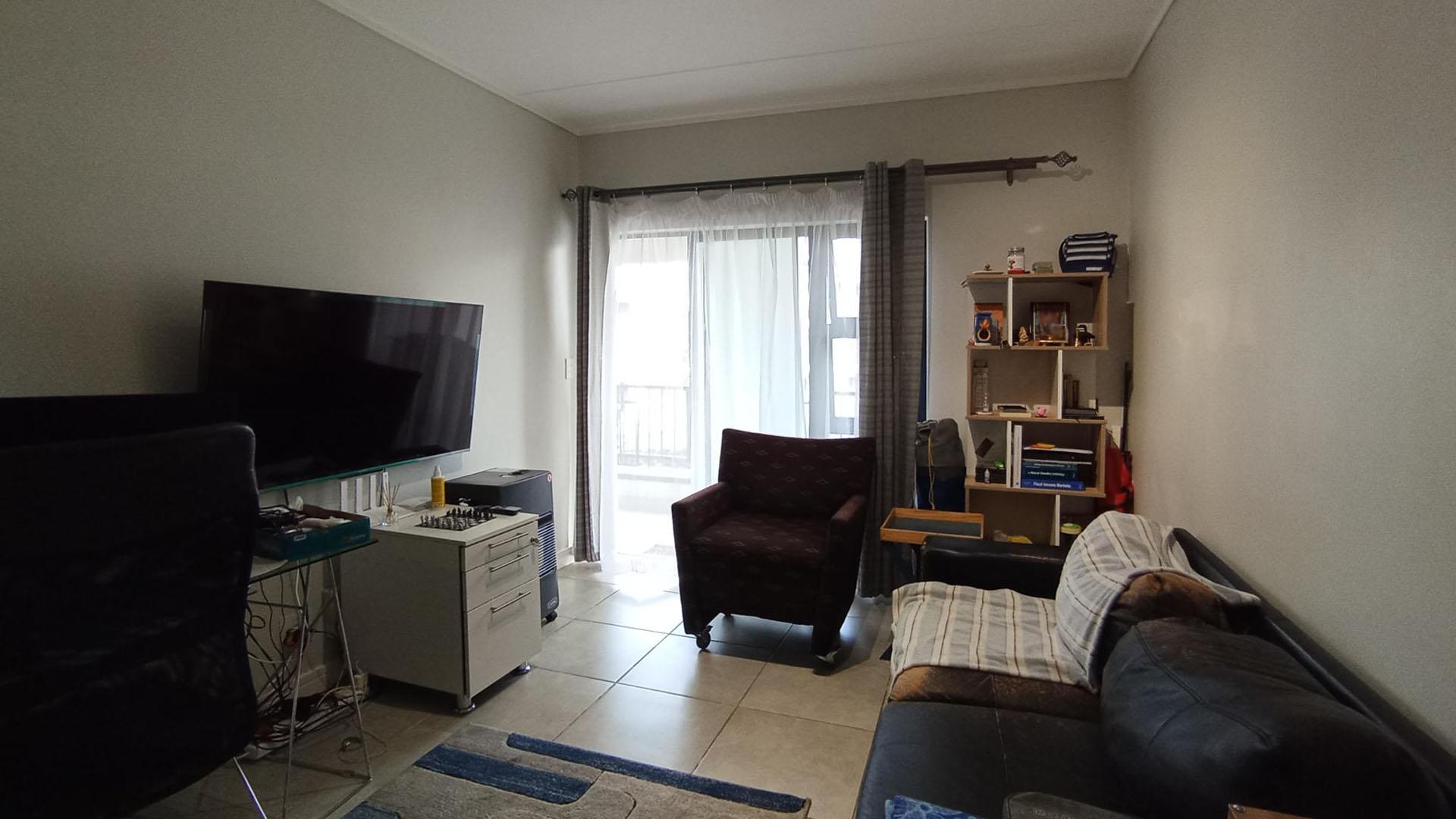 Lounges - 12 square meters of property in Jukskei View