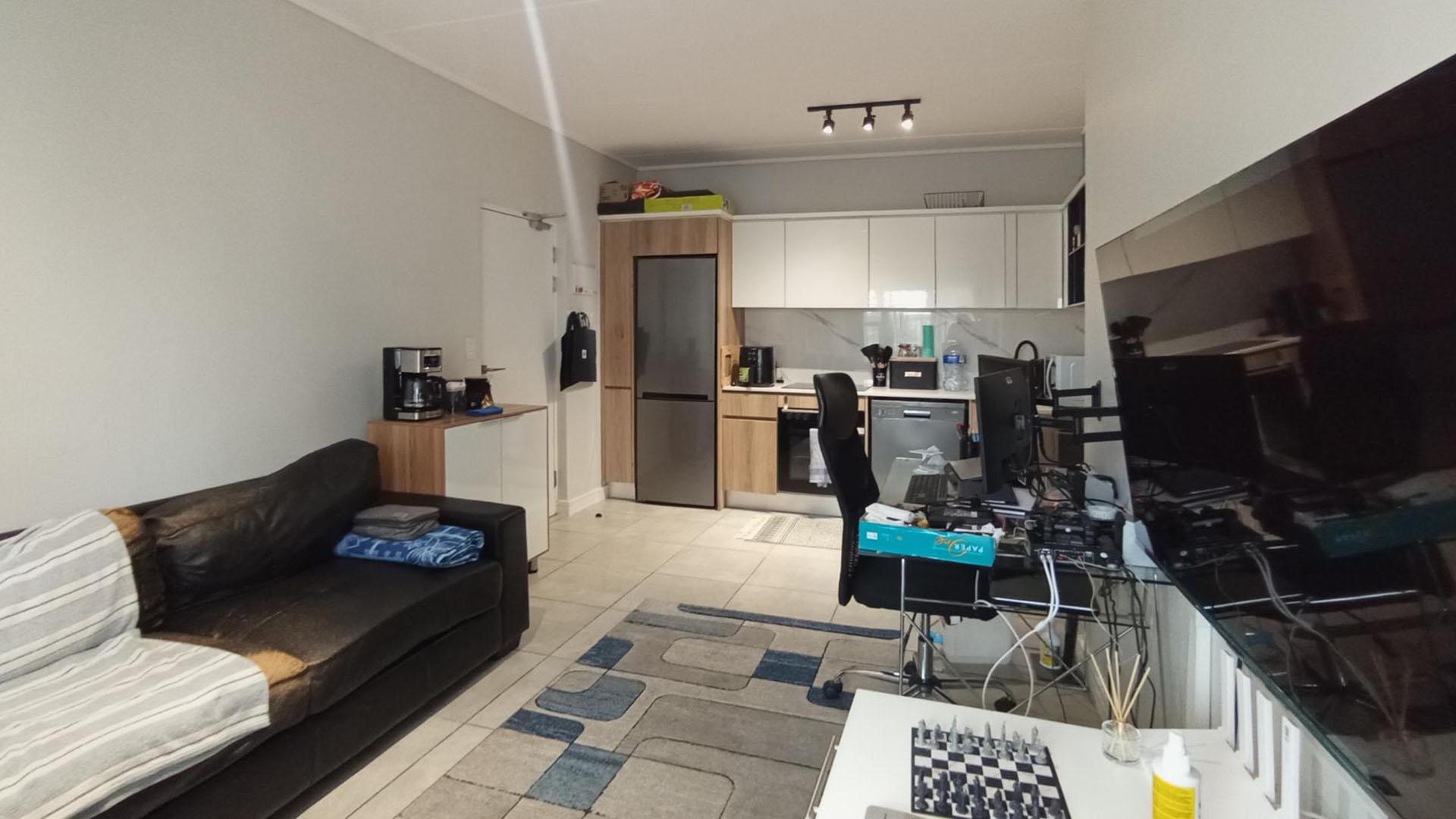 Lounges - 12 square meters of property in Jukskei View