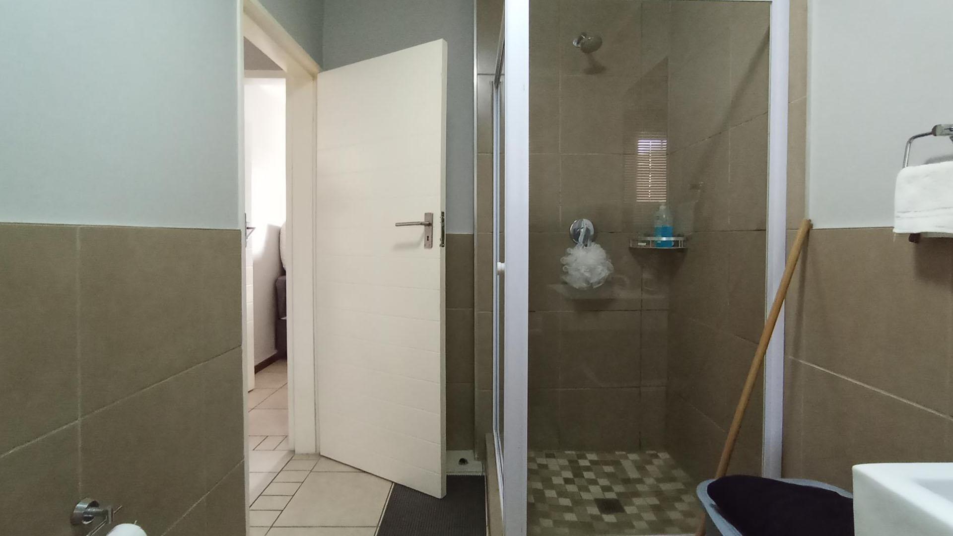 Bathroom 1 - 6 square meters of property in Sagewood