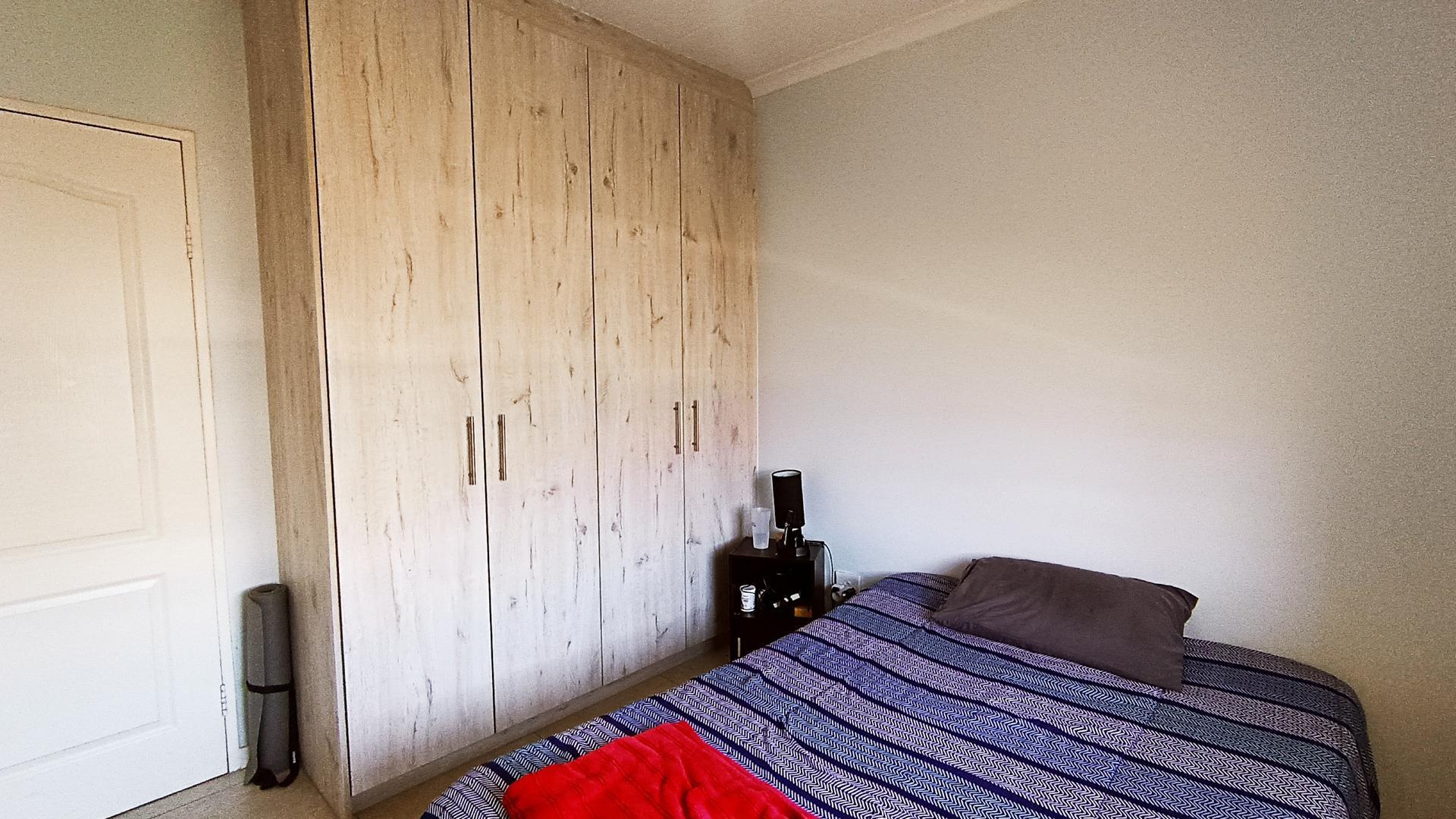 Bed Room 1 - 12 square meters of property in Kraaifontein