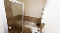 Bathroom 1 - 8 square meters of property in Kraaifontein