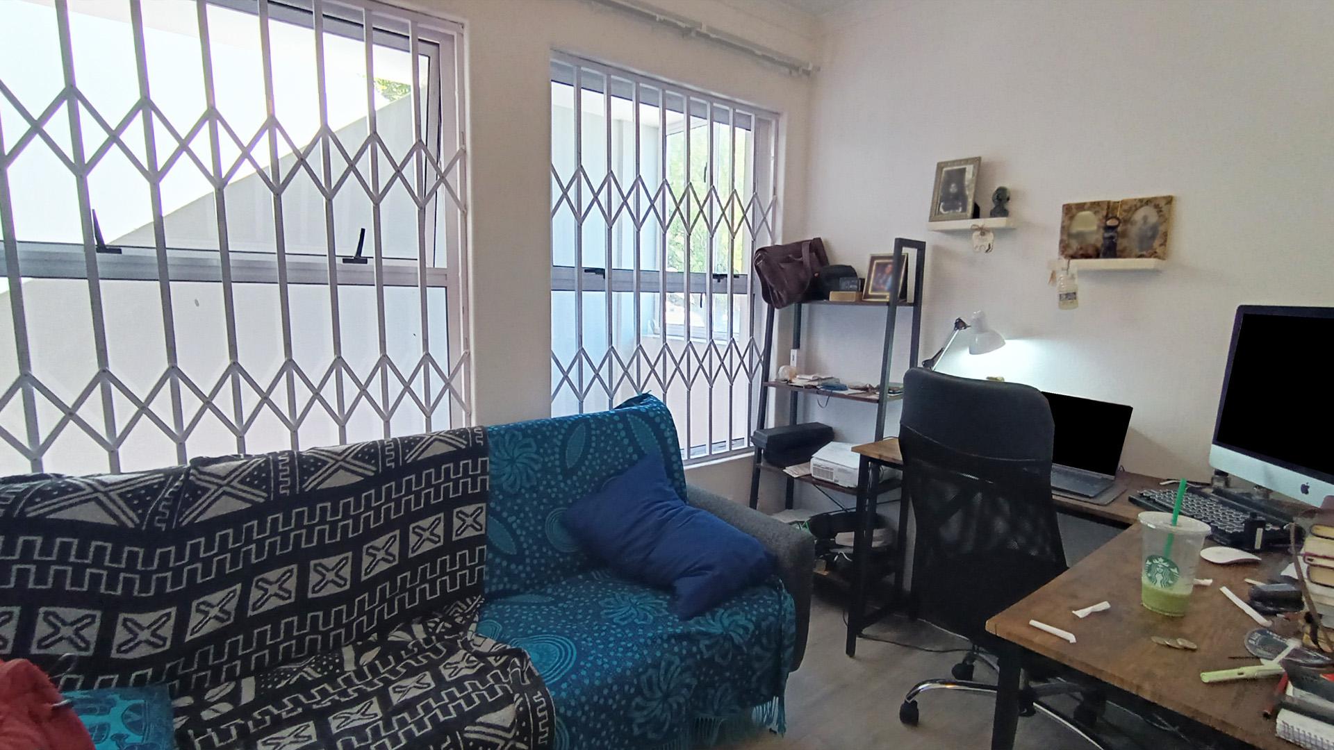 Bed Room 2 - 7 square meters of property in Rondebosch  