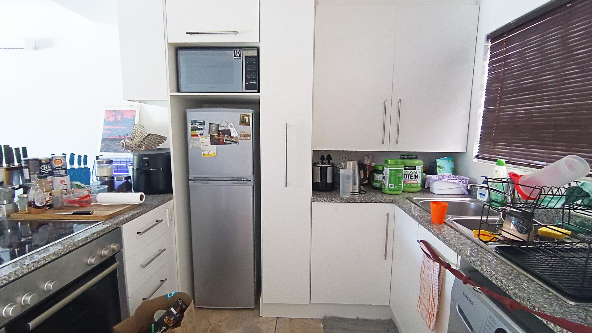 Kitchen - 10 square meters of property in Rondebosch  