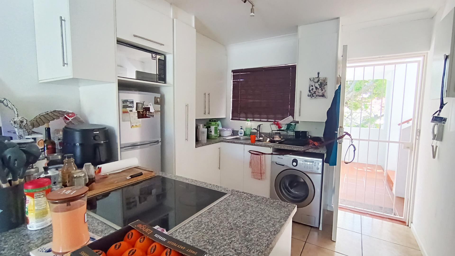 Kitchen - 10 square meters of property in Rondebosch  