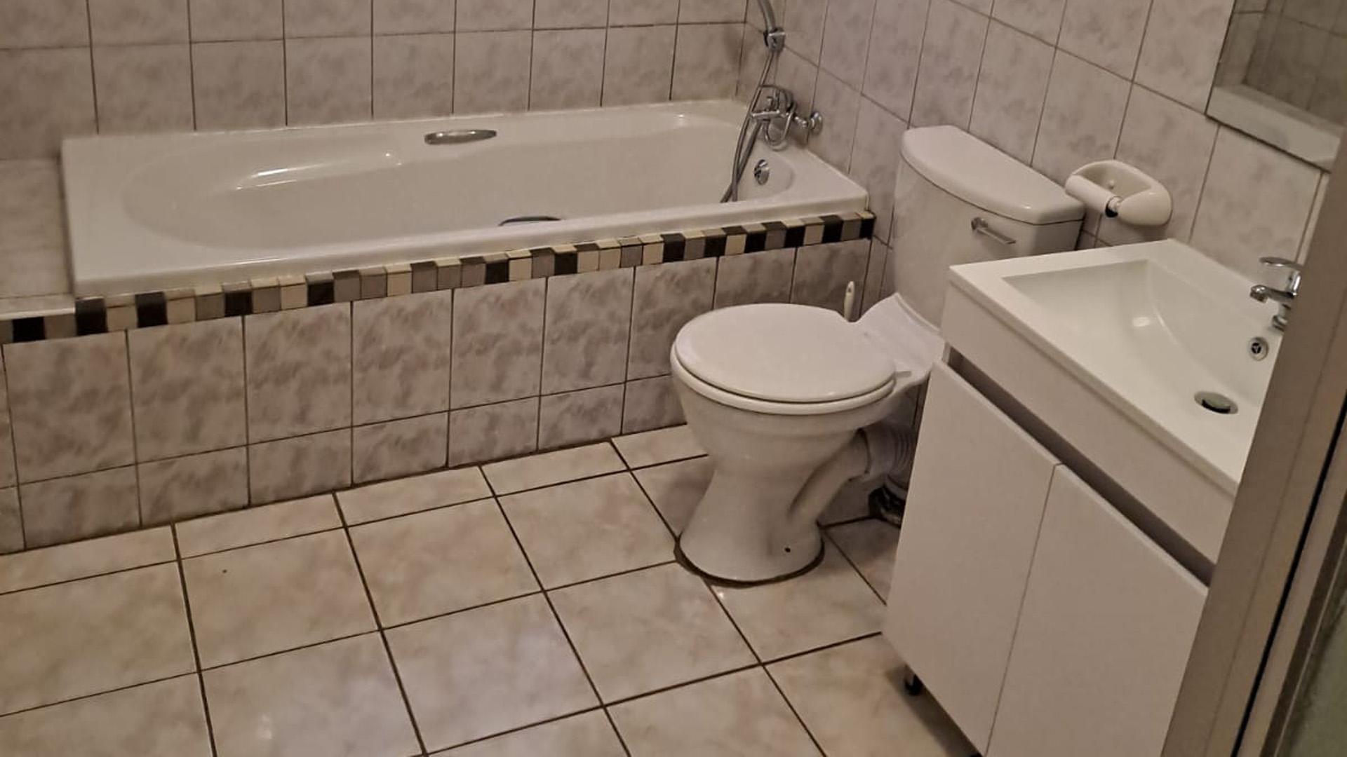 Bathroom 1 of property in Potchefstroom