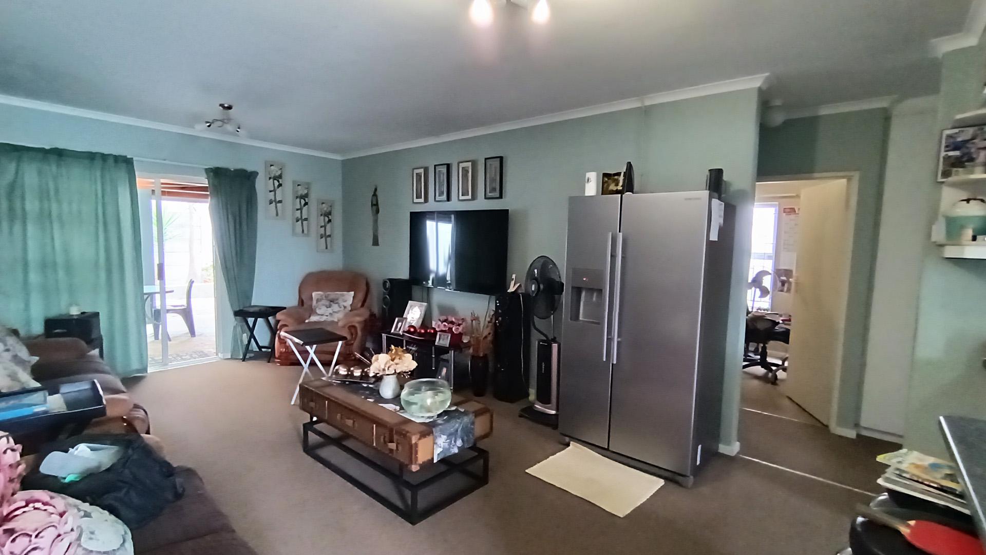 Lounges - 26 square meters of property in Brackenfell