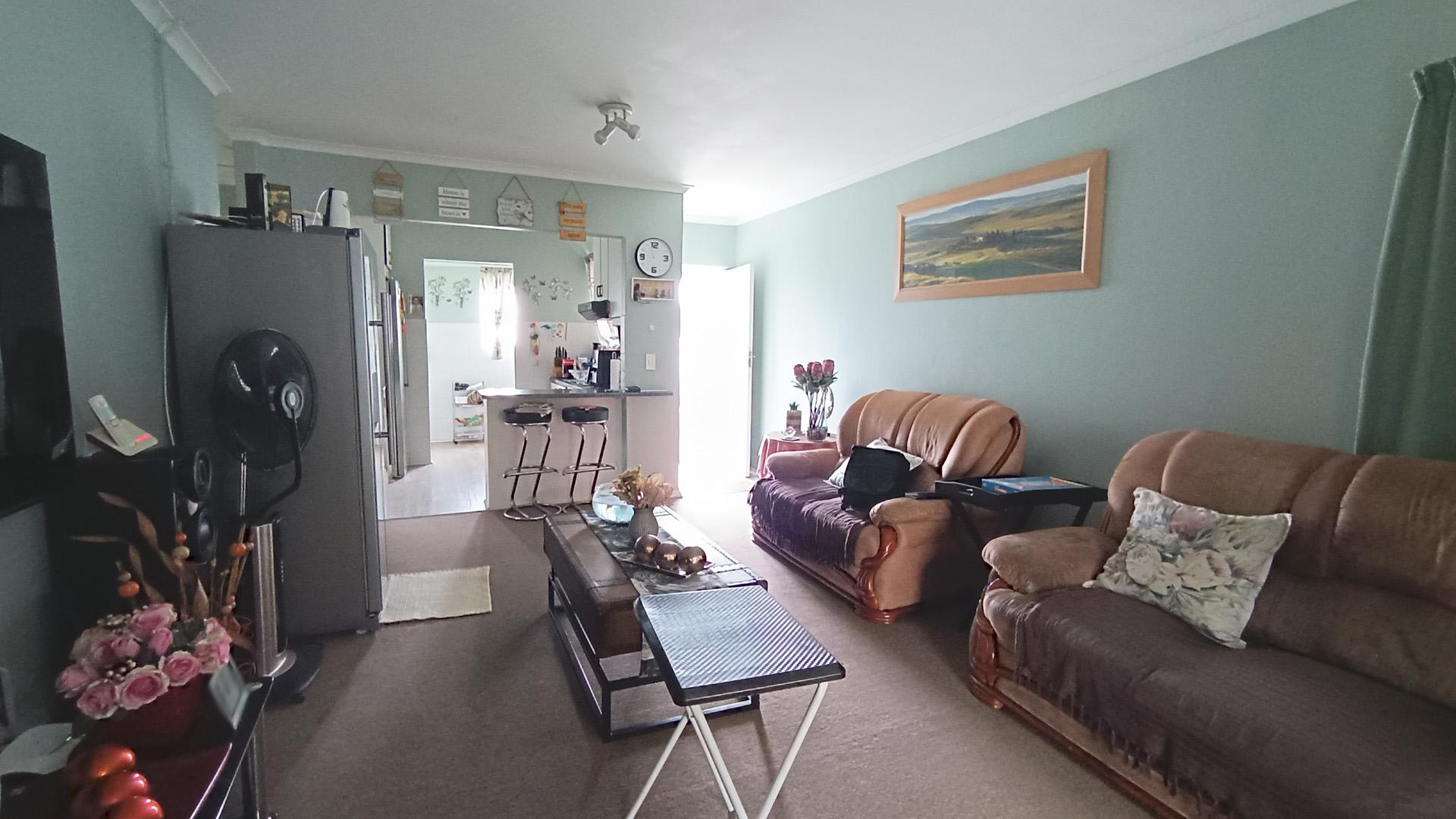 Lounges - 26 square meters of property in Brackenfell