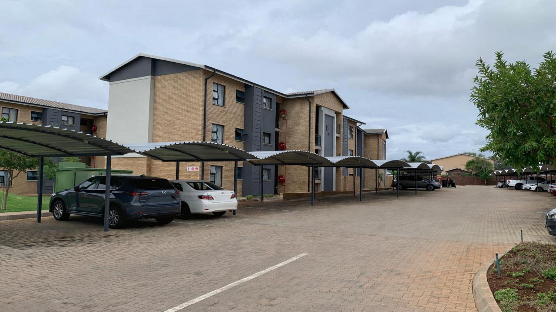 Carport  of property in Sinoville