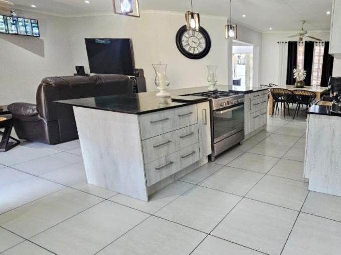 House for Sale For Sale in Safarituine - MR697903