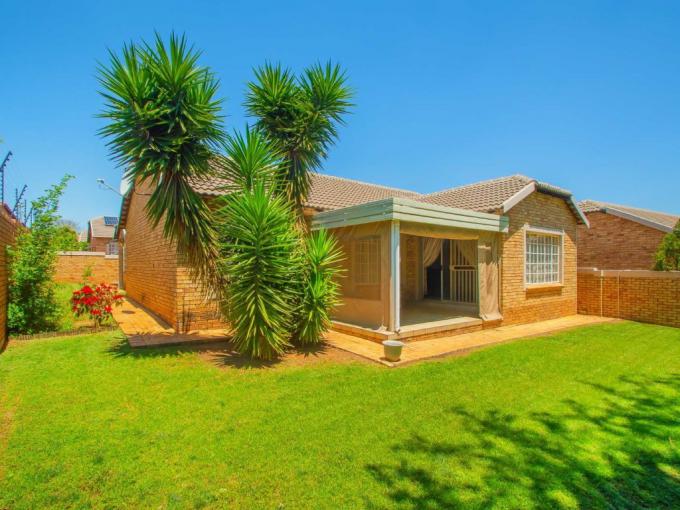 3 Bedroom Simplex for Sale For Sale in Honeydew Manor - MR697910